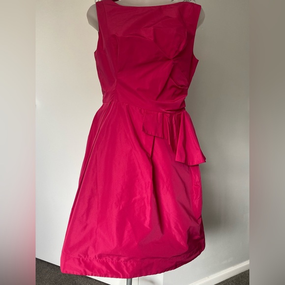 Cue Dresses & Skirts - 💥 SALE 💥 Cue mini dress with 80’s vibes